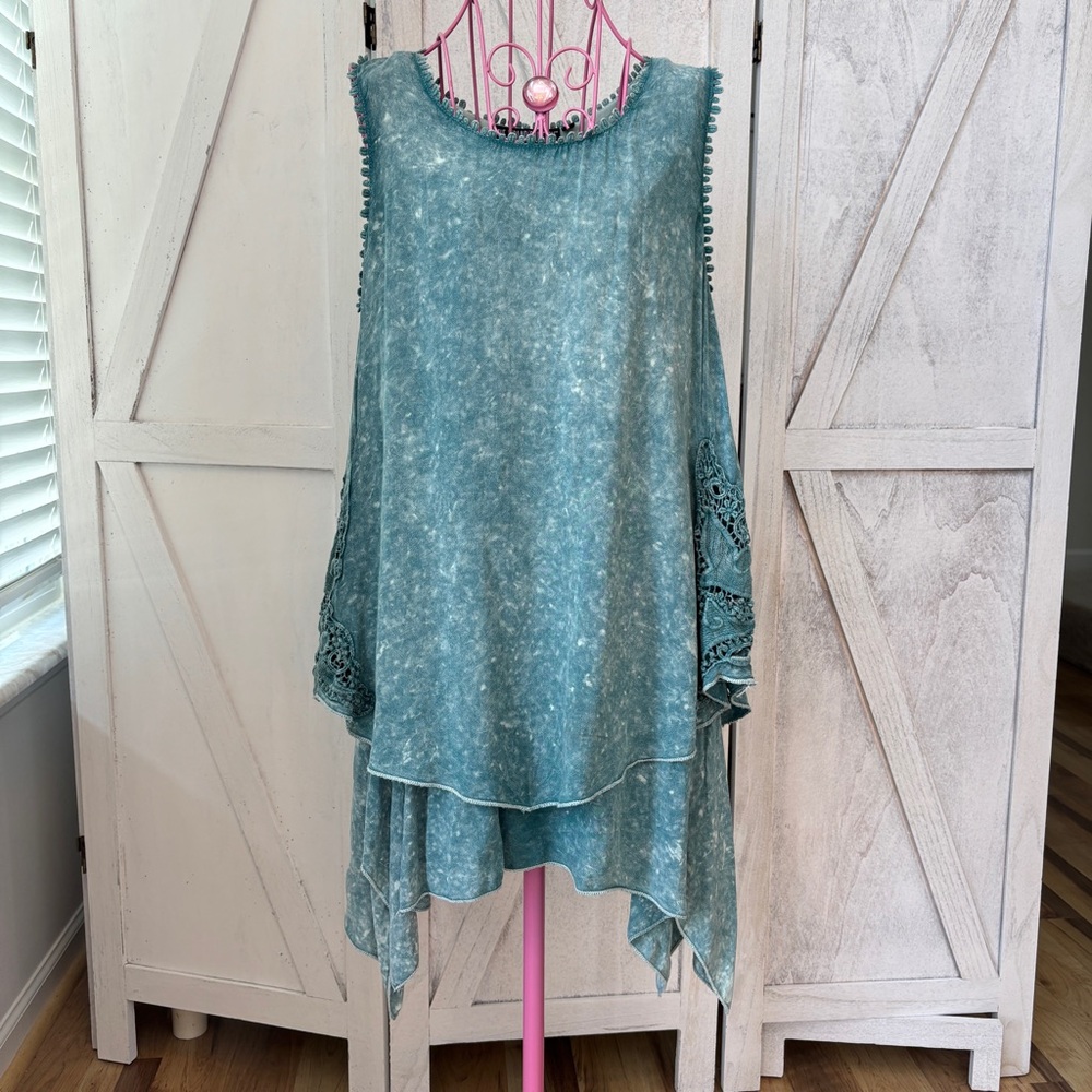 The Pyramid Collection Layered Crochet Tunic Top Medium Green